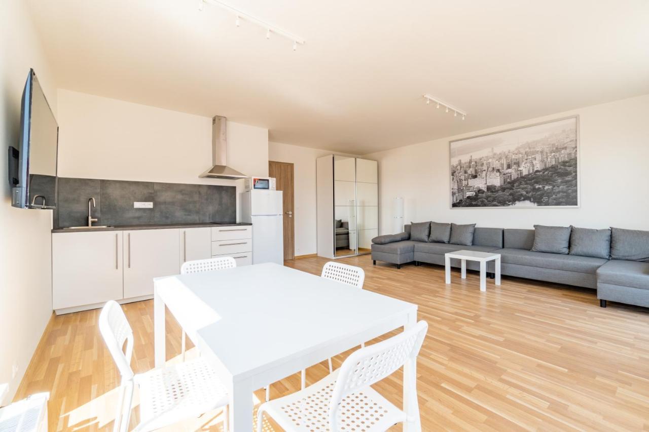 פראג Penthouse # 81 With Panoramic City View In Elite Rezidence With Free Parking מראה חיצוני תמונה