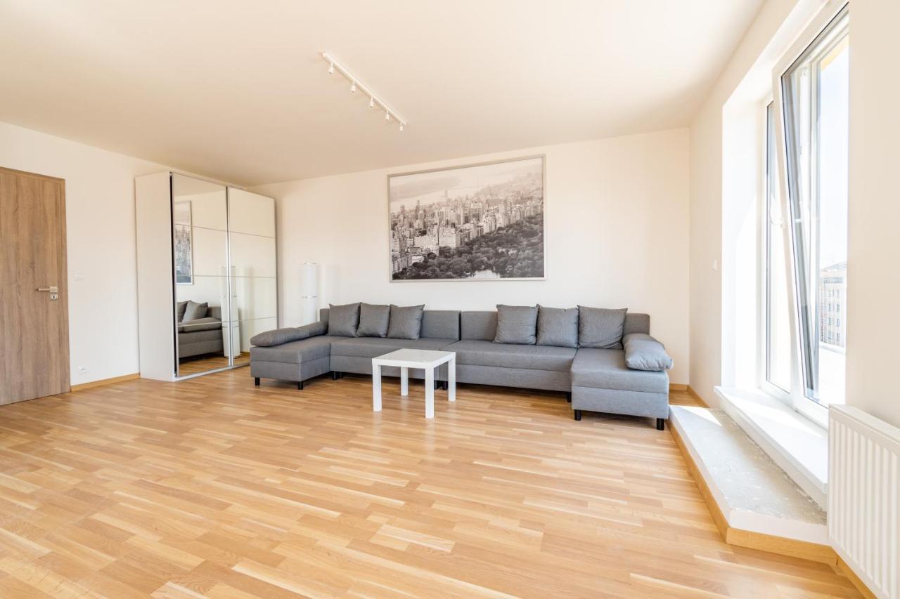 פראג Penthouse # 81 With Panoramic City View In Elite Rezidence With Free Parking מראה חיצוני תמונה